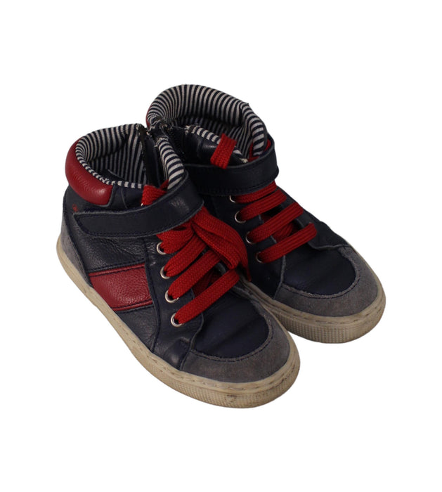 A Black Sneakers from Petit Bateau in size 5T for boy. (Front View)