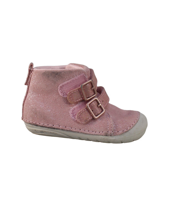 A Pink Sneakers from Stride Rite in size 12-18M for girl. (Back View)