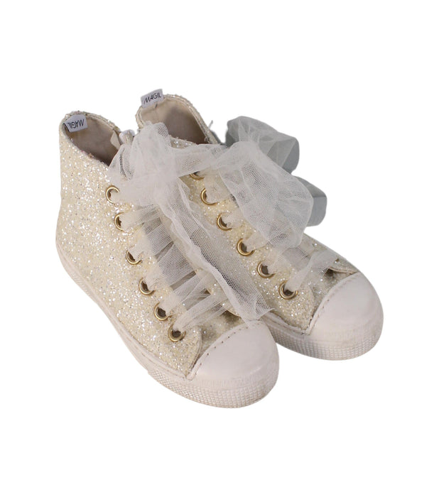 A White Sneakers from MAGIL in size 5T for girl. (Front View)