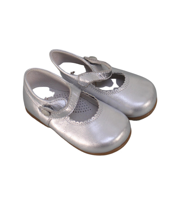 A Silver Flats from OKAA in size 12-18M for girl. (Front View)