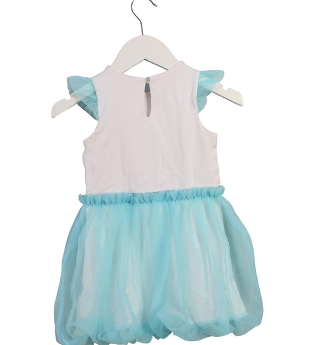 A White Sleeveless Dresses from Le Petit Society in size 3T for girl. (Back View)