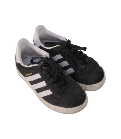 A Black Sneakers from Adidas in size 5T for boy. (Front View)