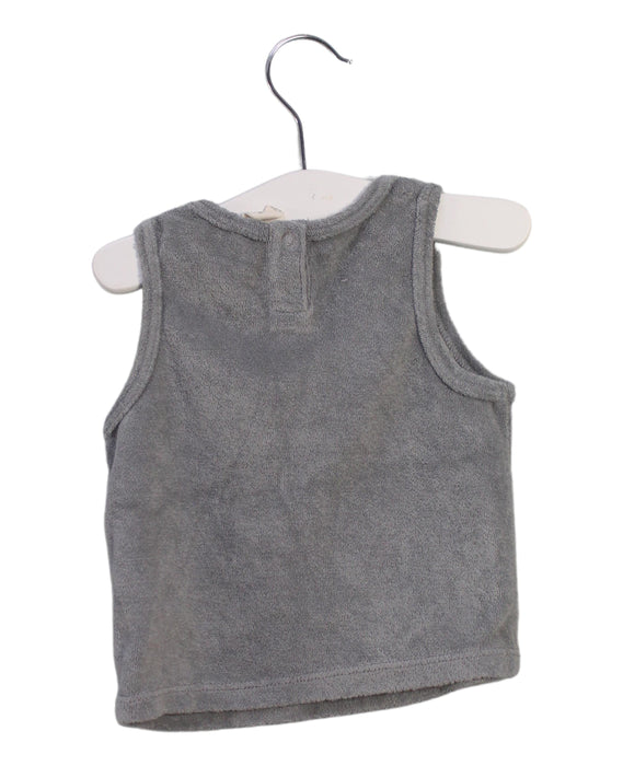 A Grey Sleeveless Tops from Quincy Mae in size 6-12M for girl. (Back View)