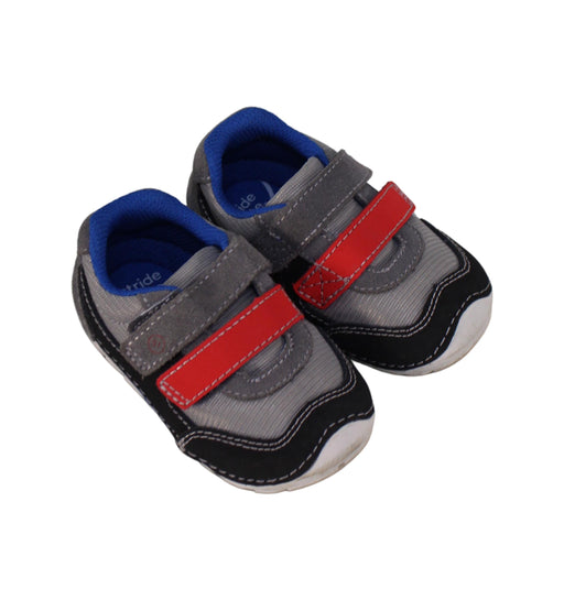A Grey Sneakers from Stride Rite in size 12-18M for boy. (Front View)