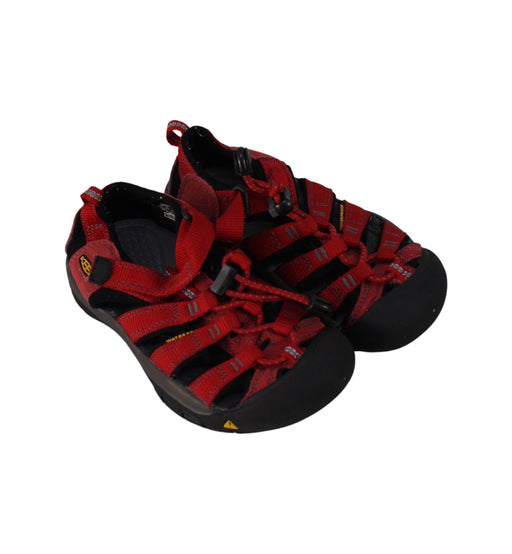 A Red Sandals from Keen in size 5T for boy. (Front View)