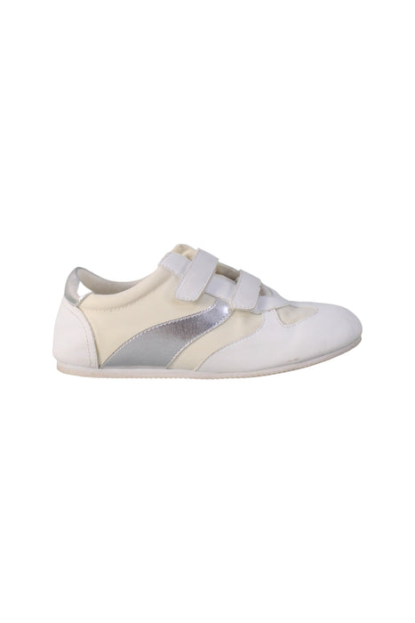 A White Sneakers from WiNK in size 7Y for girl. (Back View)