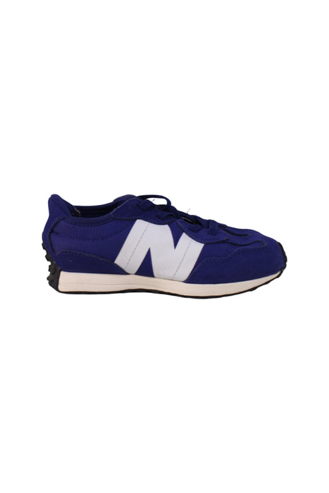 A Blue Sneakers from New Balance in size 4T for neutral. (Back View)