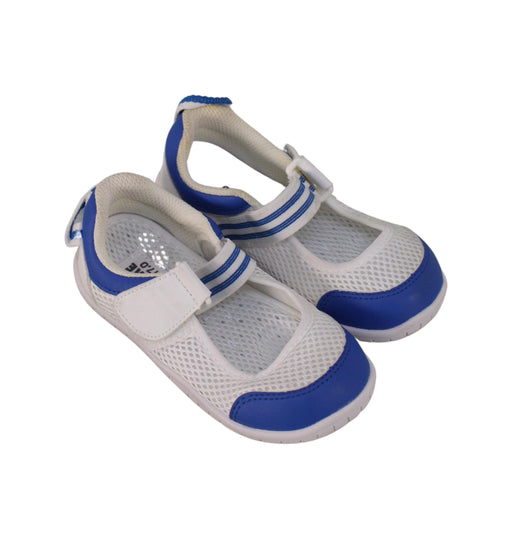 A White Sandals from IFME in size 5T for girl. (Front View)