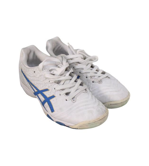 A White Sneakers from ASICS in size 7Y for boy. (Front View)