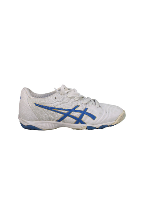 A White Sneakers from ASICS in size 7Y for boy. (Back View)