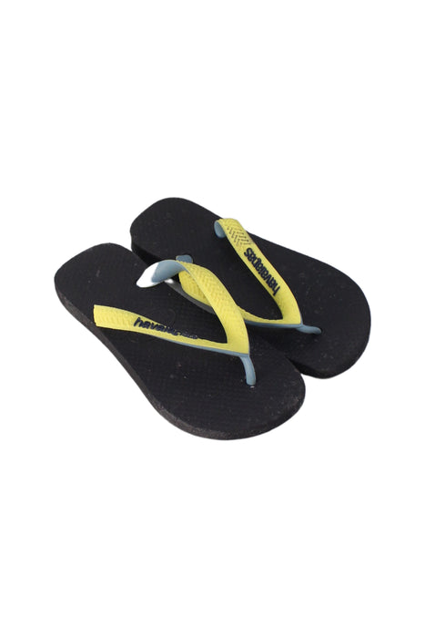 A Black Flip Flops from Havaianas in size 6T for girl. (Front View)