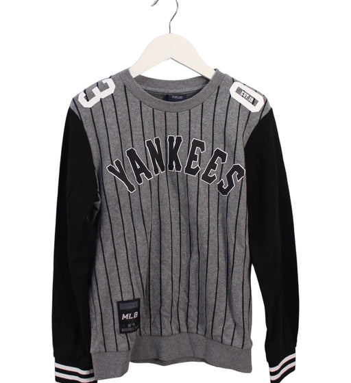 A Grey Crewneck Sweatshirts from MLB in size 11Y for boy. (Front View)