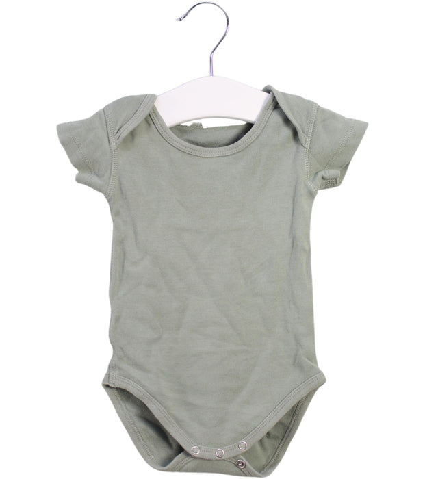 A Green Short Sleeve Bodysuits from Quincy Mae in size 3-6M for neutral. (Front View)