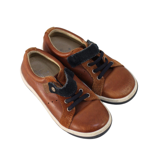 A Brown Sneakers from Jacadi in size 4T for boy. (Front View)