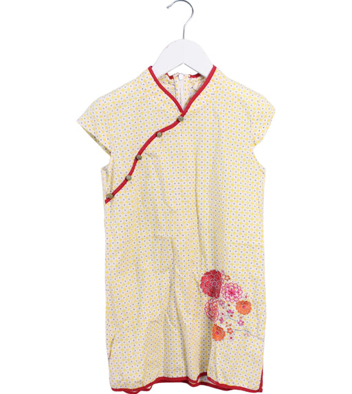 A Yellow Short Sleeve Dresses from Elly in size 5T for girl. (Front View)