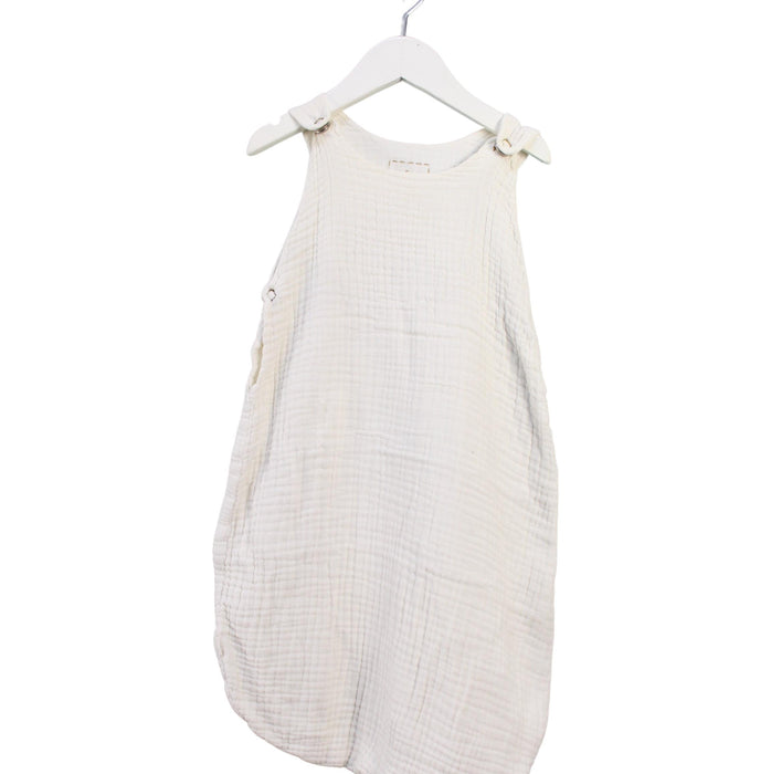 A White Sleepsacs from Numero 74 in size O/S for neutral. (Front View)