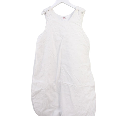 A White Sleepsacs from Numae in size O/S for neutral. (Front View)