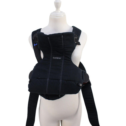 A Black Baby Carriers from BabyBjorn in size 0-3M for neutral. (Front View)