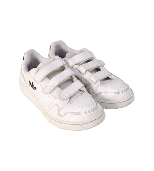 A White Sneakers from Adidas in size 10Y for neutral. (Front View)