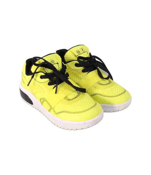 A Yellow Sneakers from Geox in size 7Y for boy. (Front View)