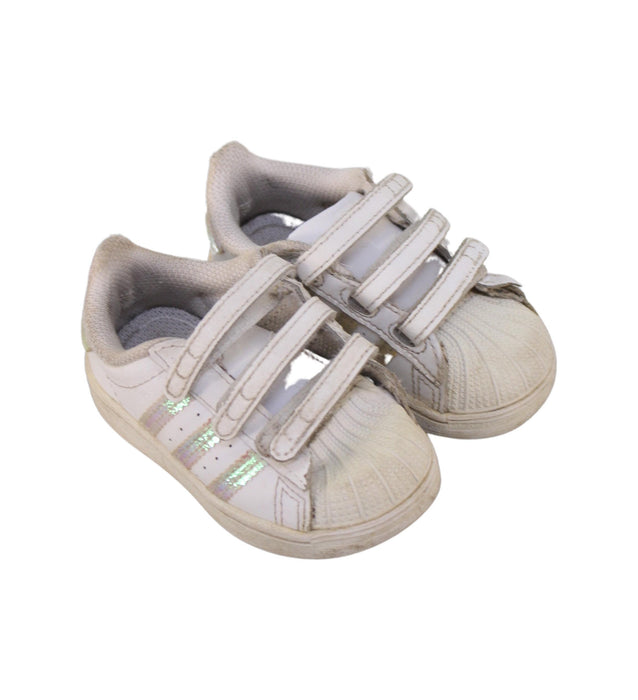 A White Sneakers from Adidas in size 12-18M for girl. (Front View)