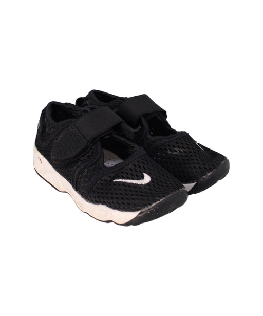 A Black Sneakers from Nike in size 3T for girl. (Front View)