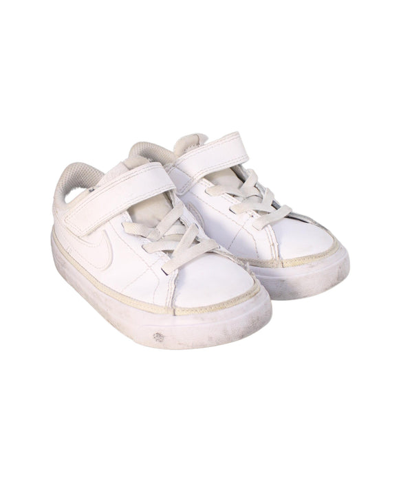 A White Sneakers from Nike in size 3T for girl. (Front View)