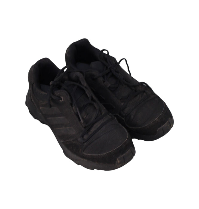 A Black Sneakers from Adidas in size 9Y for boy. (Front View)