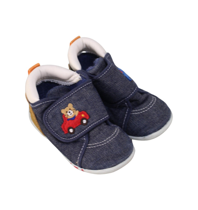 A Blue Sneakers from Miki House in size 18-24M for boy. (Front View)