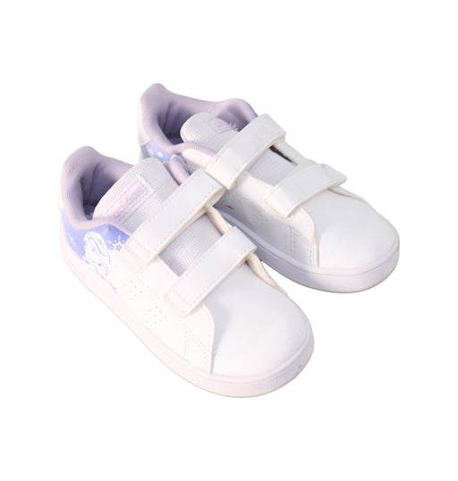 A White Sneakers from Adidas in size 4T for girl. (Front View)