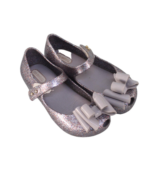 A Grey Flats from Mini Melissa in size 5T for girl. (Front View)