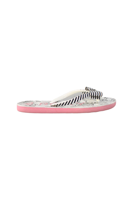A White Flip Flops from Roxy in size 5T for girl. (Back View)