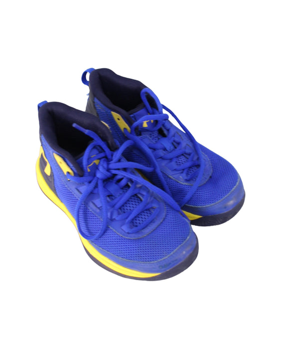 A Blue Sneakers from Under Armour in size 7Y for boy. (Front View)