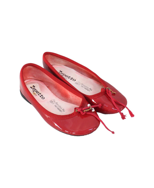 A Red Flats from Repetto in size 5T for girl. (Front View)