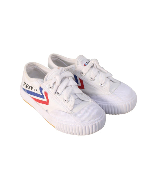 A White Sneakers from Feiyue in size 3T for girl. (Front View)