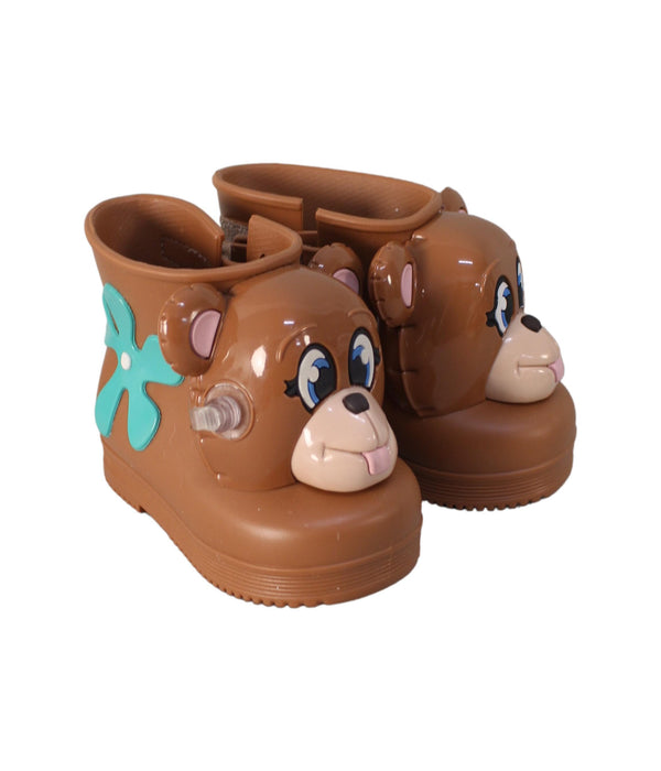 A Brown Rain Boots from Mini Melissa Jeremy Scott in size 12-18M for boy. (Front View)