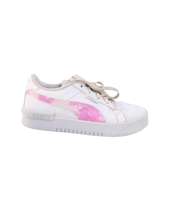 A White Sneakers from Puma in size 7Y for girl. (Back View)