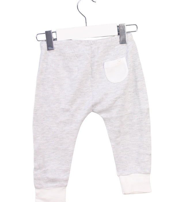 A White Sweatpants from Mori in size 6-12M for girl. (Back View)