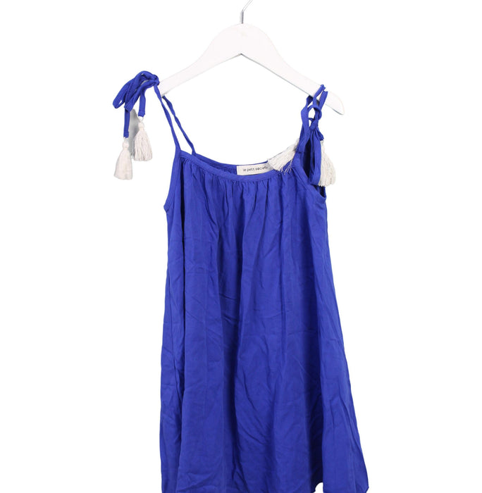 A Blue Sleeveless Dresses from Le Petit Society in size 3T for girl. (Front View)