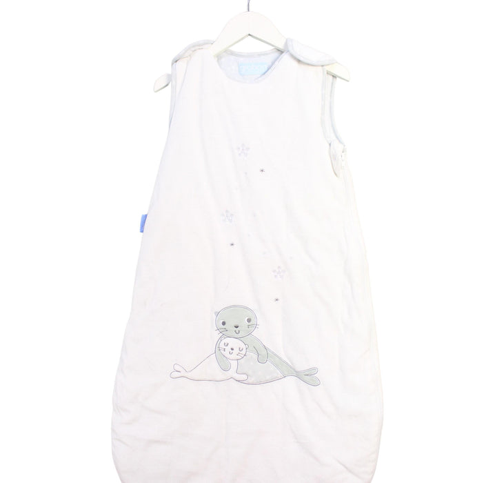 A White Sleepsacs from The Gro Company in size 6-12M for neutral. (Front View)