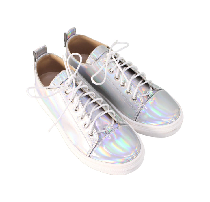 A Silver Sneakers from Giuseppe Zanotti in size 6T for girl. (Front View)