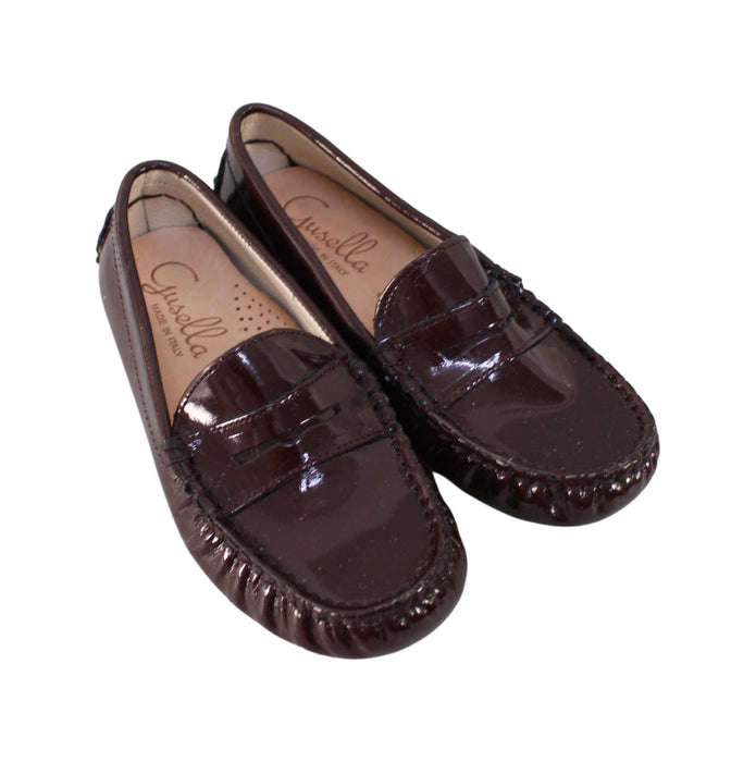 A Burgundy Loafers & Moccasins from Gusella in size 5T for girl. (Front View)