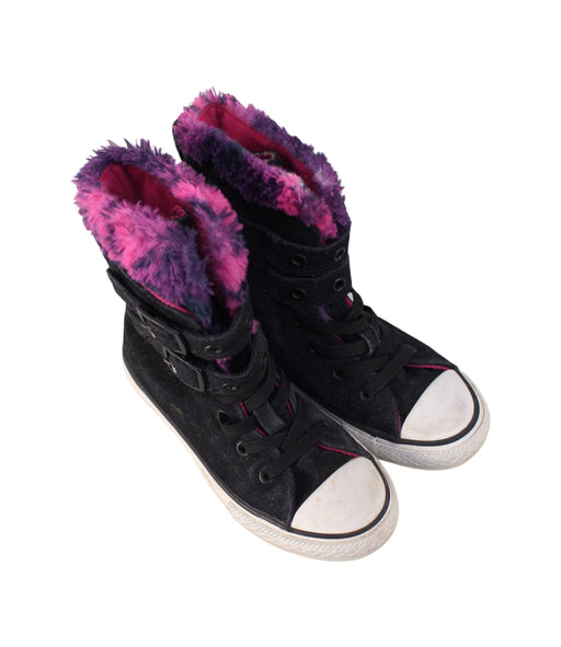 A Black Sneakers from Converse in size 6T for girl. (Front View)