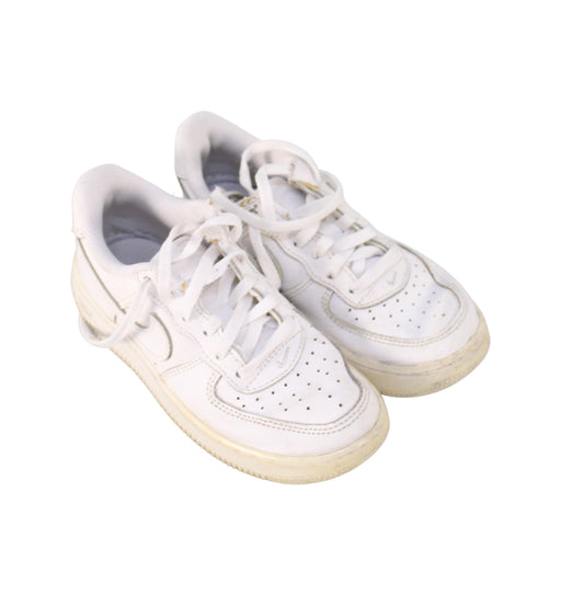 A White Sneakers from Nike in size 5T for neutral. (Front View)