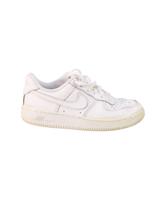 A White Sneakers from Nike in size 5T for neutral. (Back View)