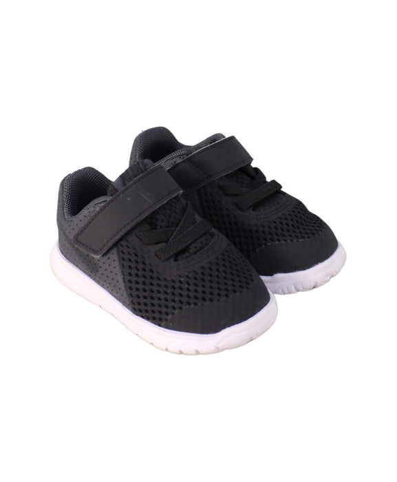 A Black Sneakers from Nike in size 6-12M for boy. (Front View)