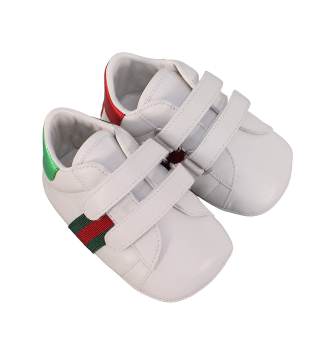 A White Booties from Gucci in size 3-6M for neutral. (Front View)