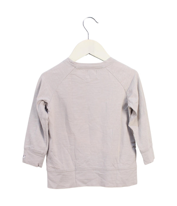 A Grey Long Sleeve Tops from Donsje in size 3T for girl. (Back View)