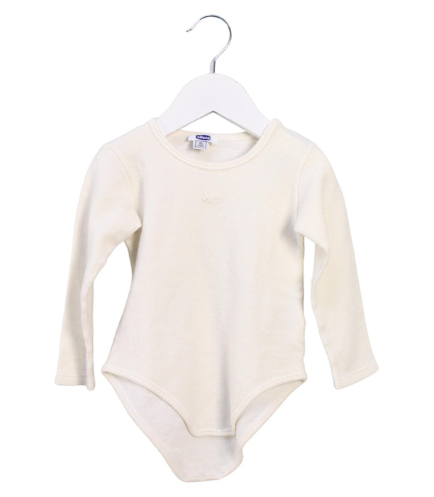 A White Long Sleeve Bodysuits from Chicco in size 18-24M for neutral. (Front View)