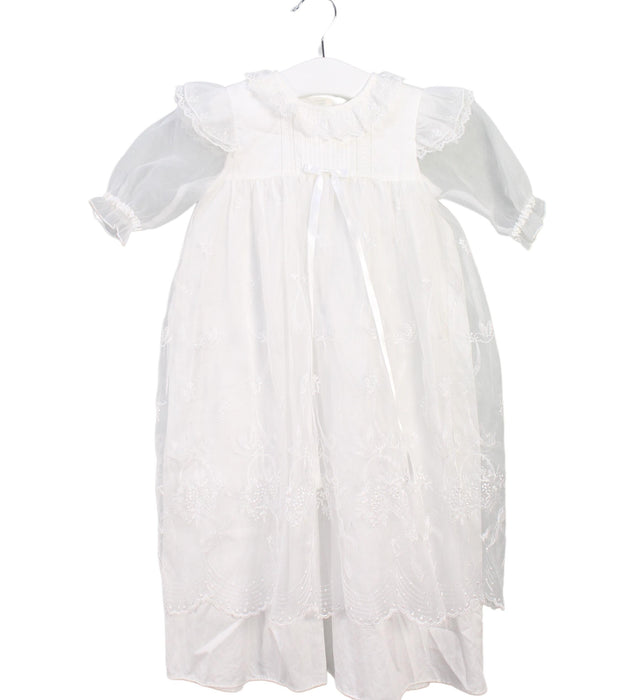 A White Long Sleeve Dresses from Familiar in size 0-3M for girl. (Front View)